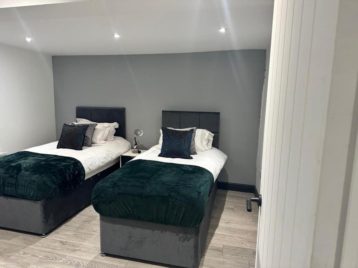 1 Bedroom Apartment - Abacus House - Huntingdon Town Centre - Contractor Friendly - Free Parking - Full Kitchen - Washer Dryer - Spacious - Ideal For Work Stays Exterior photo